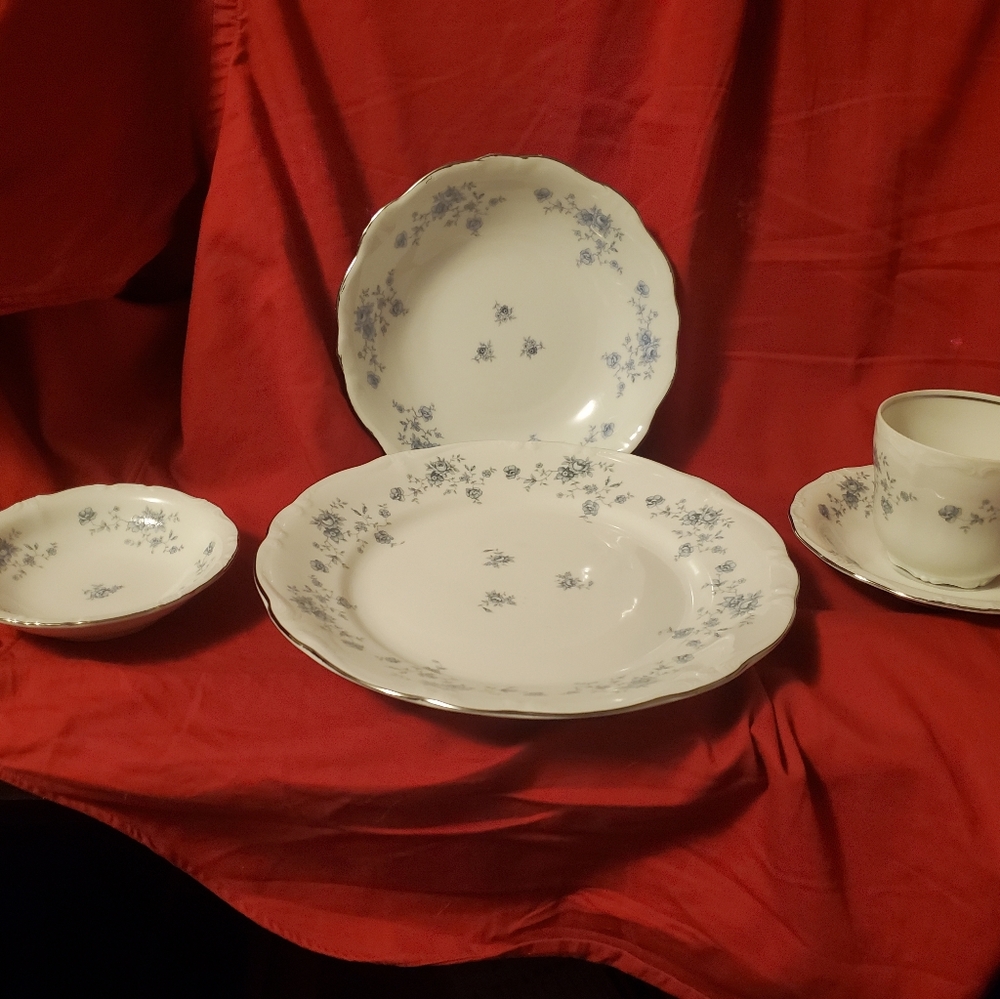 5 piece China set made by Johann Haviland. Blue Garland pattern.